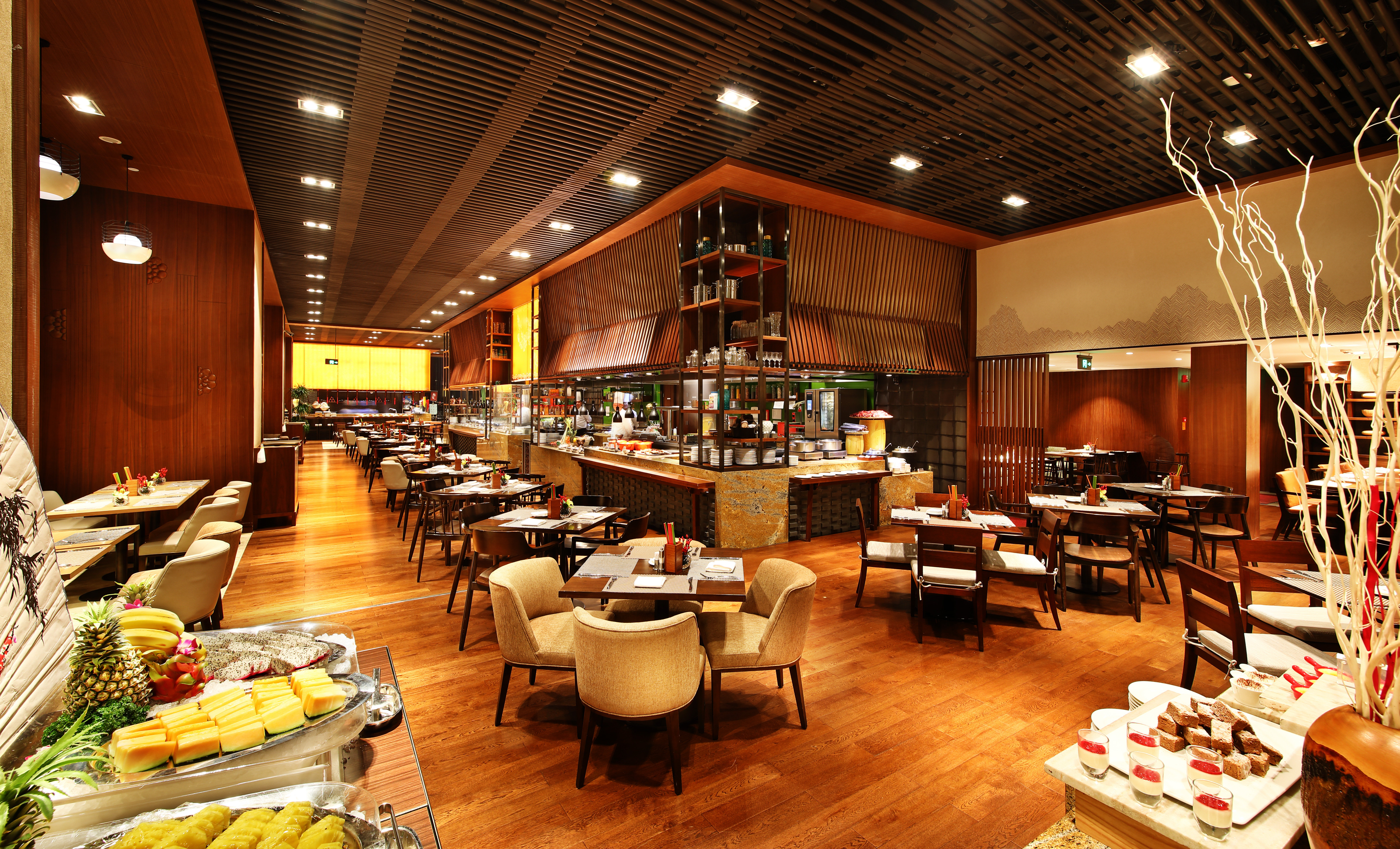 HUALUXE HOTELS AND RESORTS WUXI TAIHU 38/50