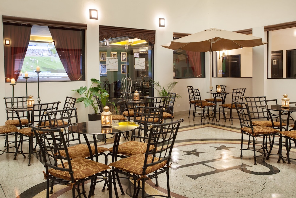 HOTEL SANTA CRUZ 46/60