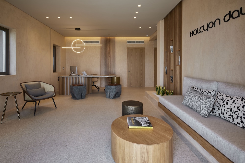 Halcyon Days Suites 20/50