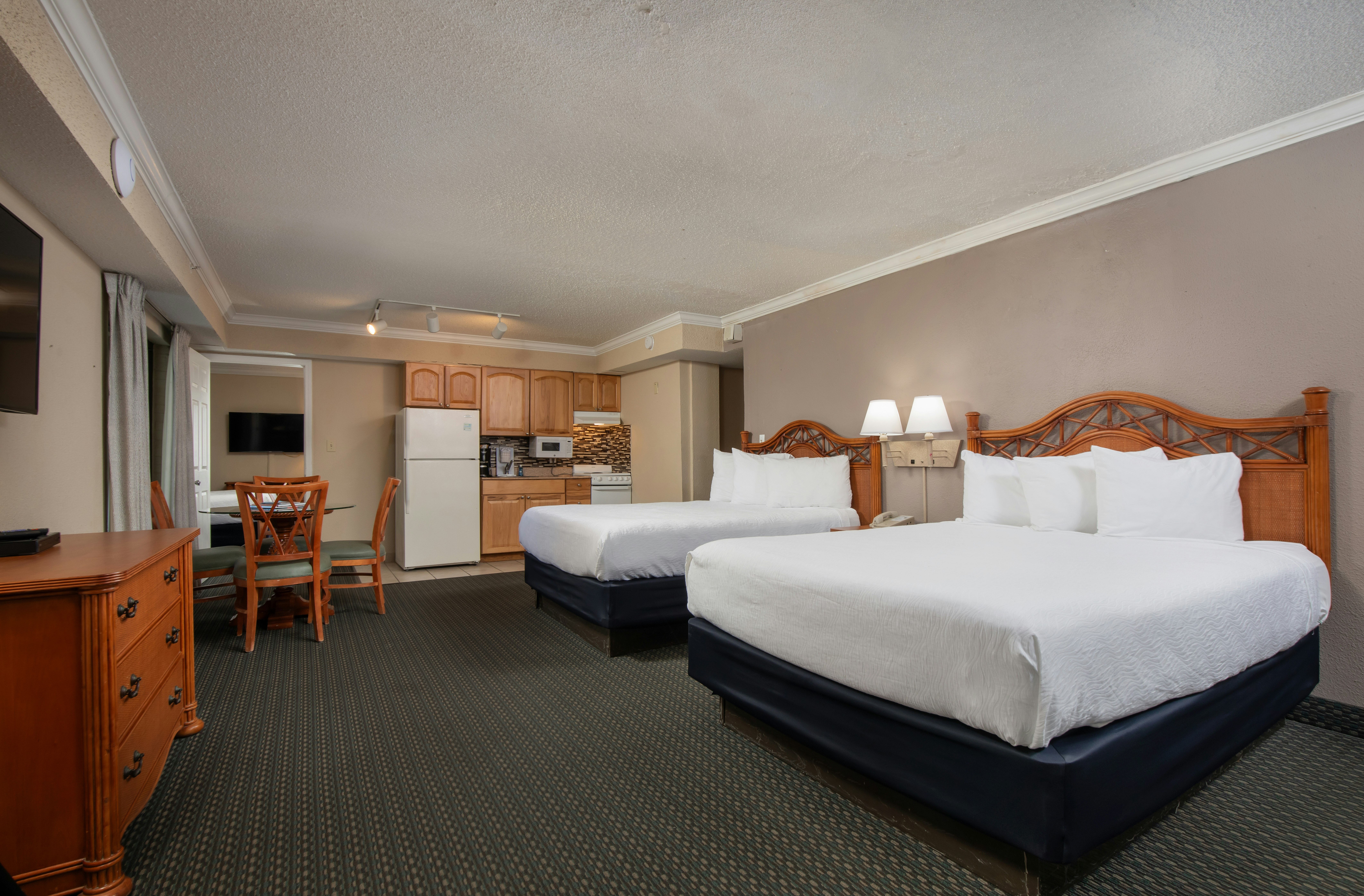 Grande Shores Ocean Resort 29/84