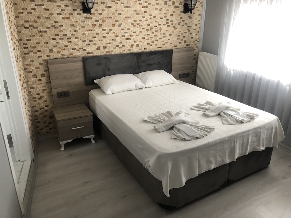 Hotel Emir 18/50
