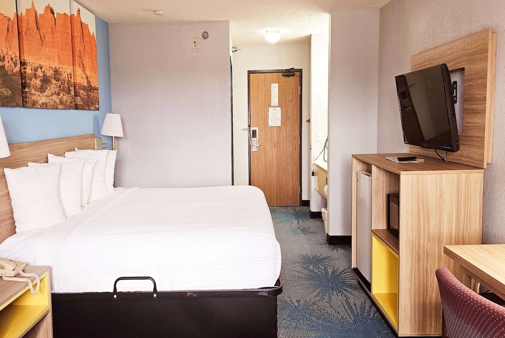 Days Inn by Wyndham Ozark Springfield 10/22