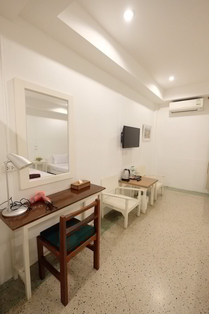 Chiangrai Hotel 36/37