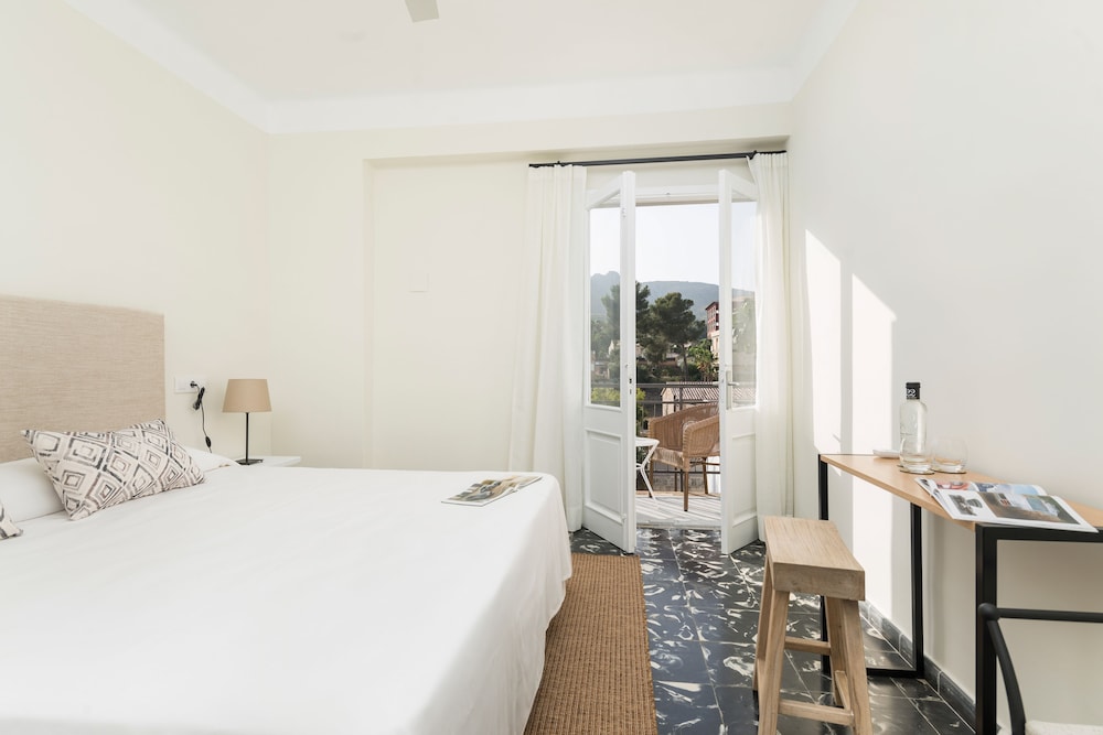 Boutique Hostal Oriola 8/50