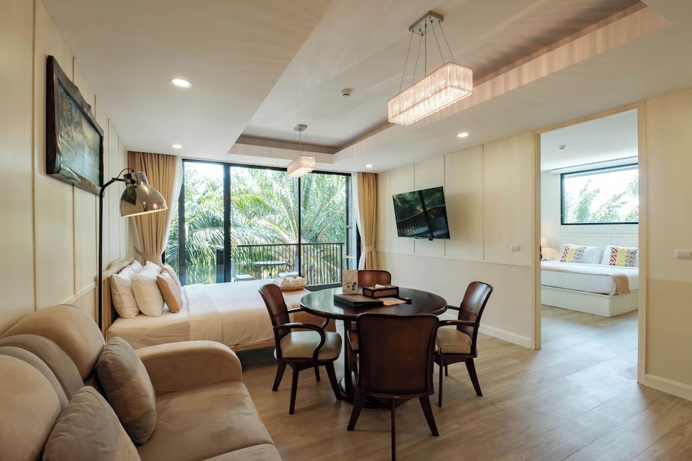 HULA HULA RESORT l truly tropical and fun wellness 66/90