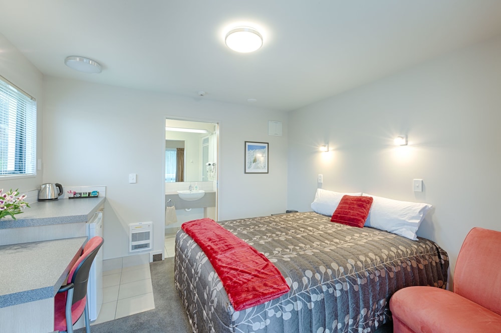 Compact, Studio, Queen Bed