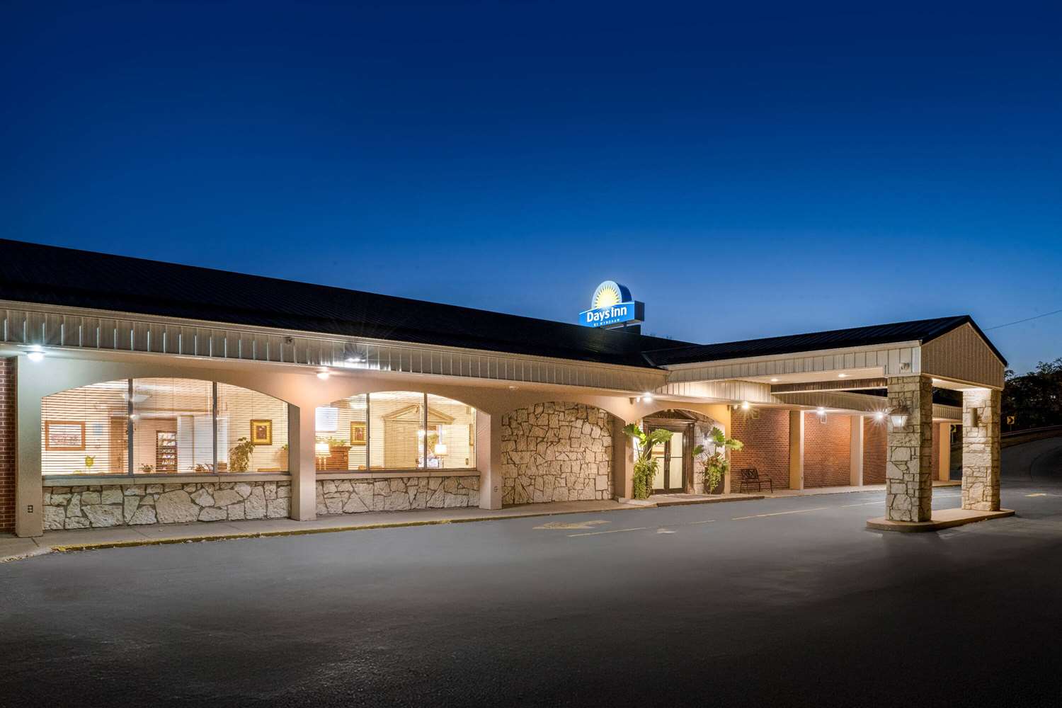 Days Inn by Wyndham Dubuque 2/29
