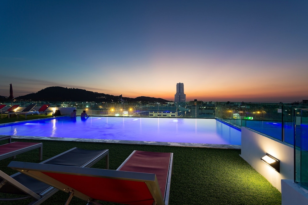 Neon Patong Hotel 61/65