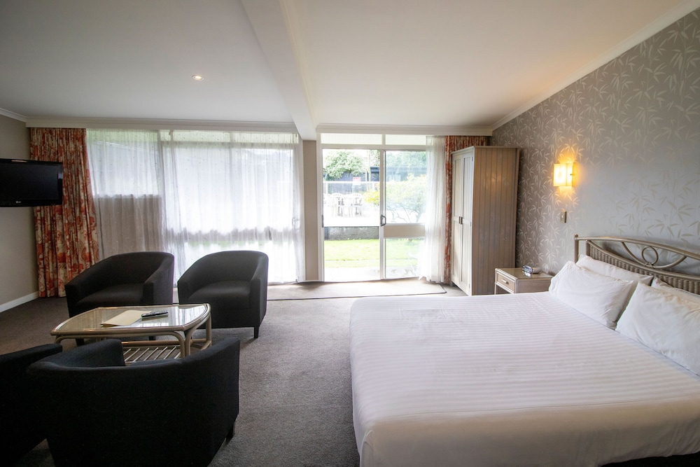The Avenue Hotel 7/51