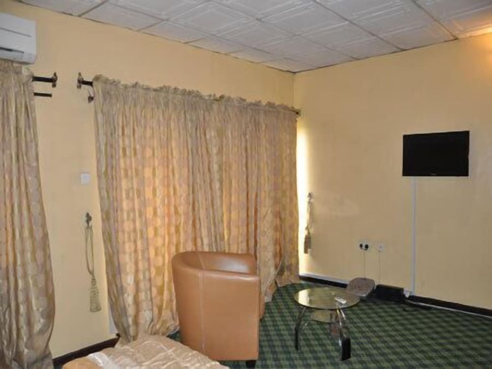 Solitude Hotel Yaba 36/50