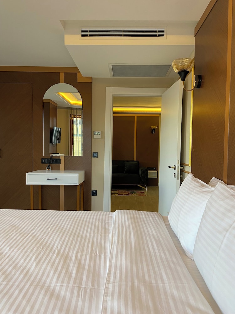 ISTANBUL TOWN HOTEL 16/62