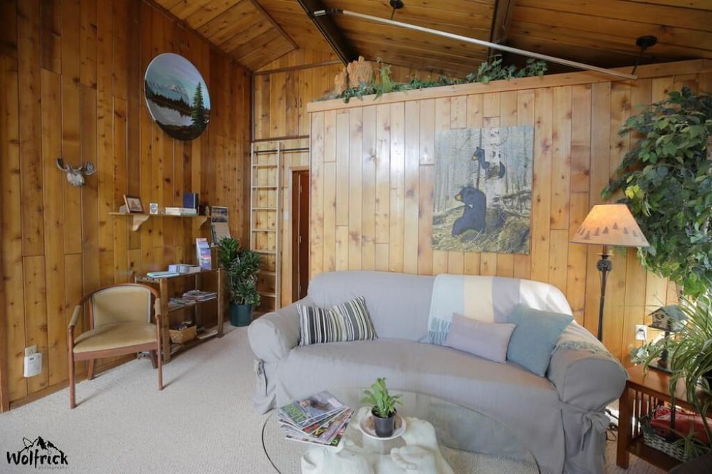 Jewel Lake Bed Breakfast 36/50