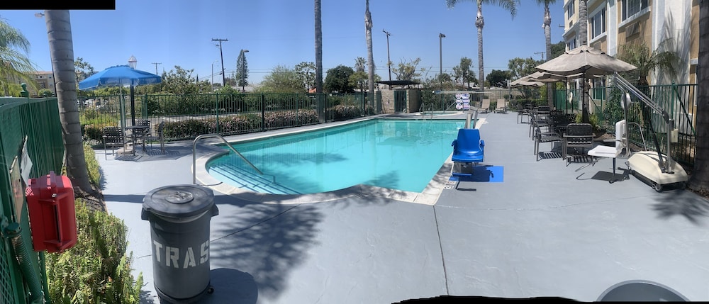 Hotel Marguerite Anaheim/Garden Grove, Trademark Collection 45/50