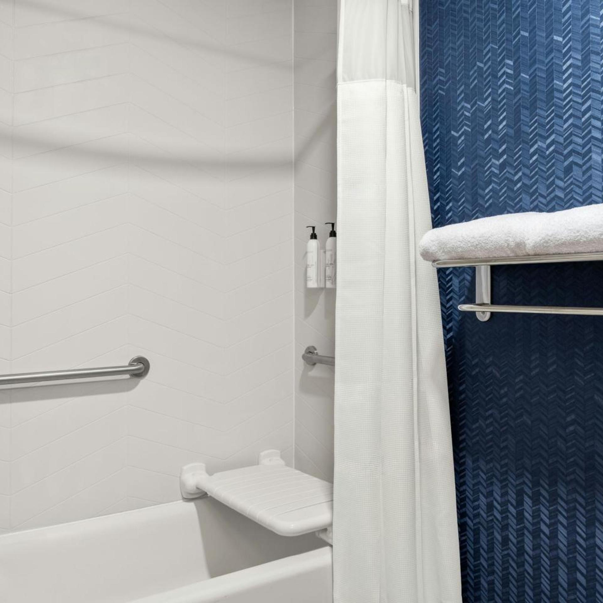 Room, King Bed, Bathtub, Accessible, Fairfield Inn Suites By Marriott New Buffalo 3/5