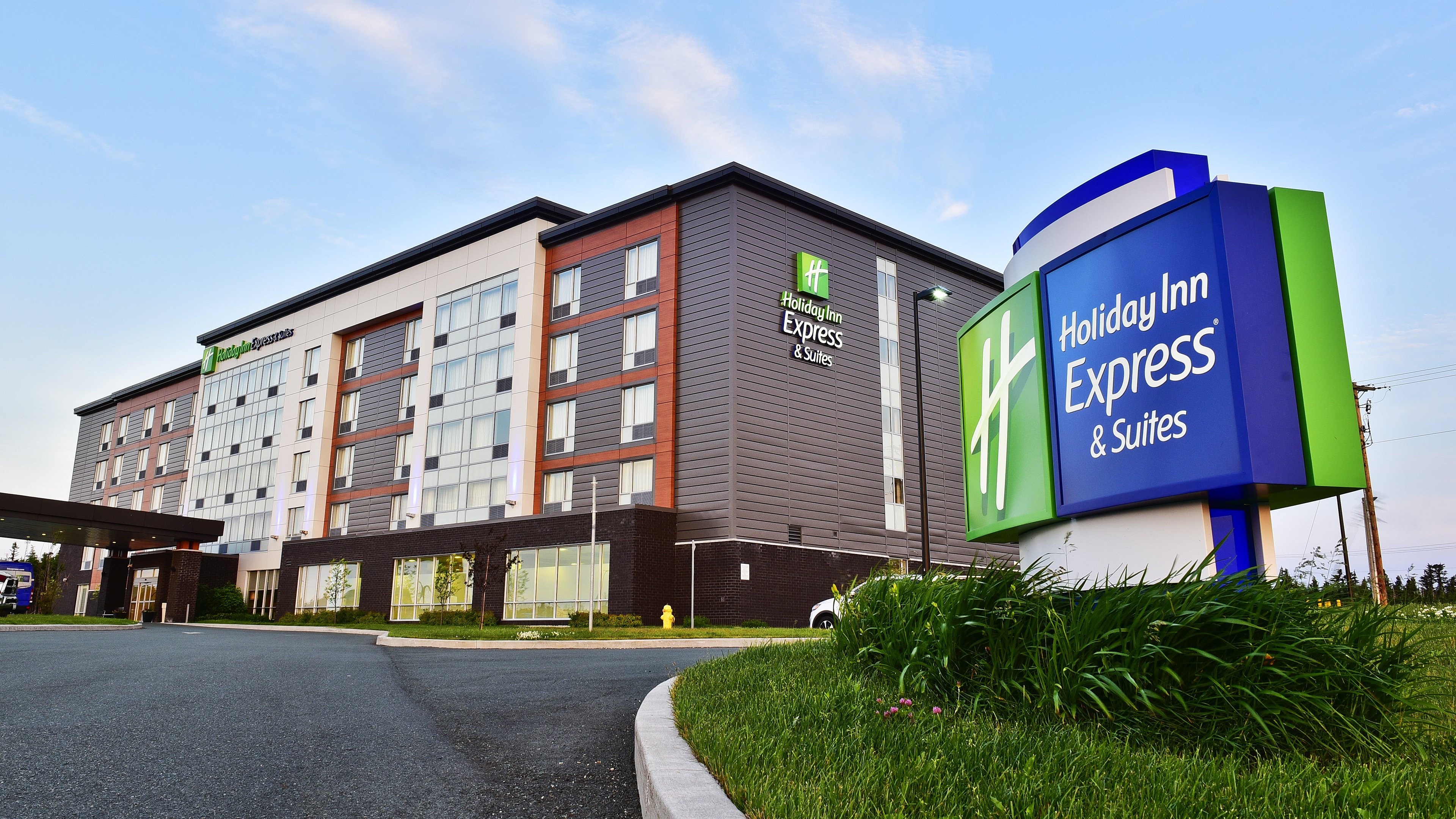 Holiday Inn Express Suites St John S Airport 4/52