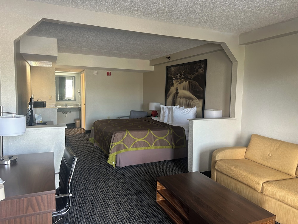 Super 8 by Wyndham Pigeon Forge Dollywood Lane 11/56