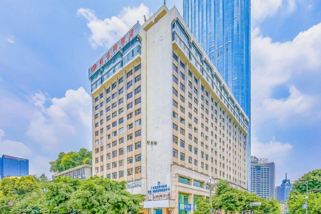 Vienna Hotel (Chengdu Chunxi Road Tianfu Square Metro Station) 4/33