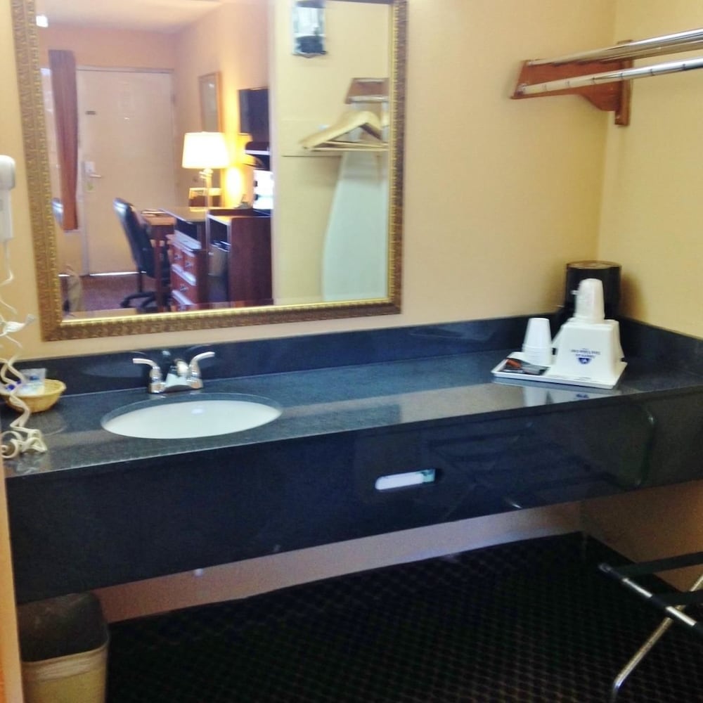 Americas Best Value Inn Forest 12/24
