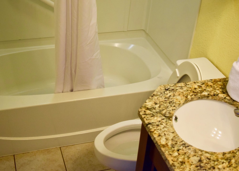 2 Bedrooms, Condo, King and Twin Beds, Ocean Front، Schooner Ii Beach Racquet Club 3/3