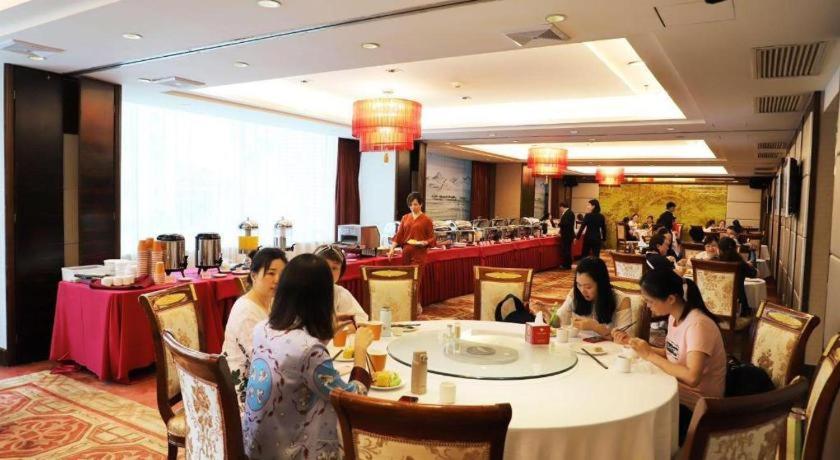 Yijian Haoting Holiday Hotel 36/46