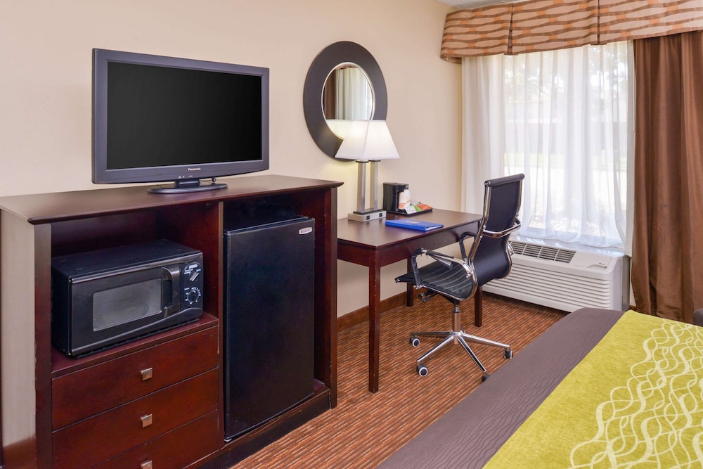 Holiday Inn Express And Suites Joplin Southeast by IHG 46/58