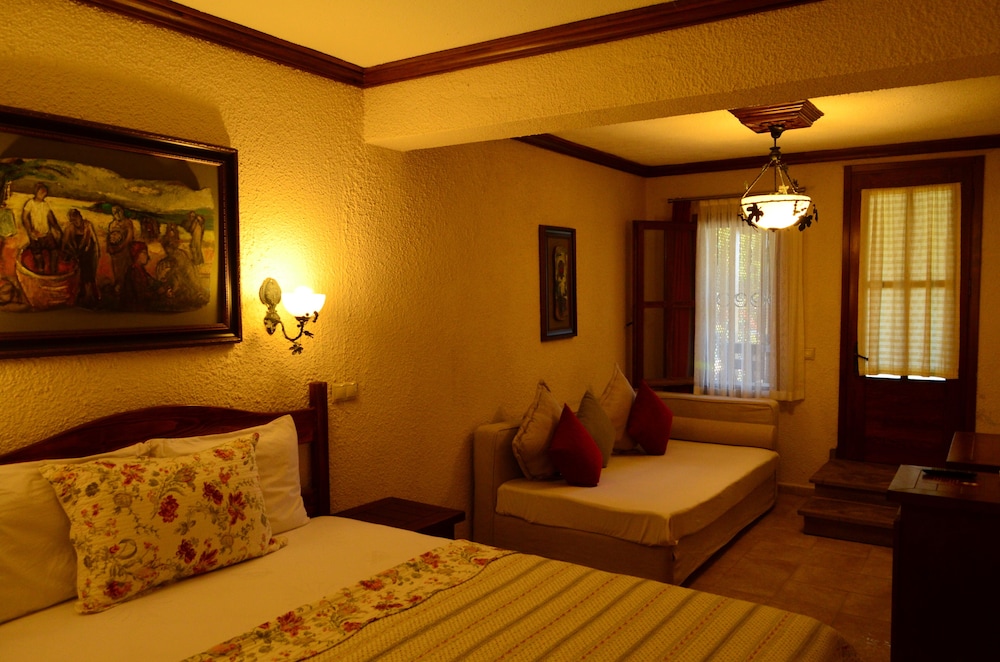 Ada Bacchus Hotel 17/50