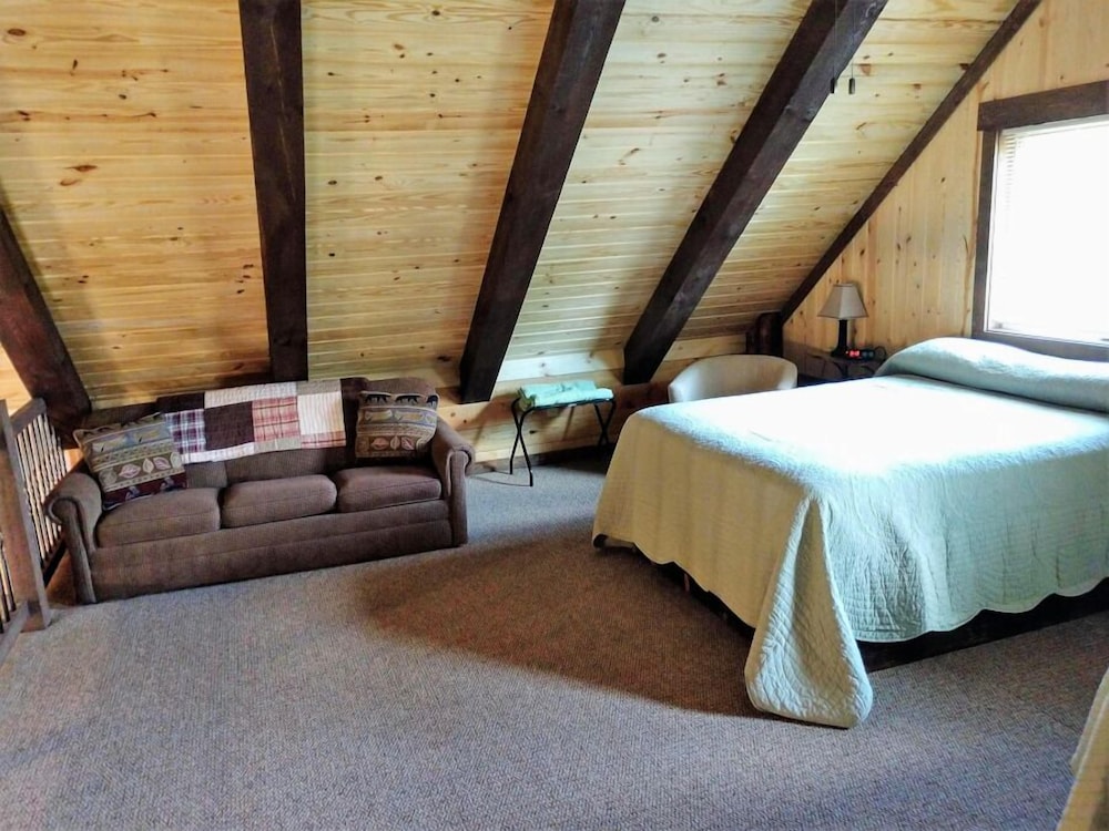 Freedom Ridge Cabins 18/54
