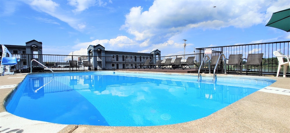 Cedar Cove (ex. Howard Johnson Inn Sandusky Park N. Entrance) 3/52