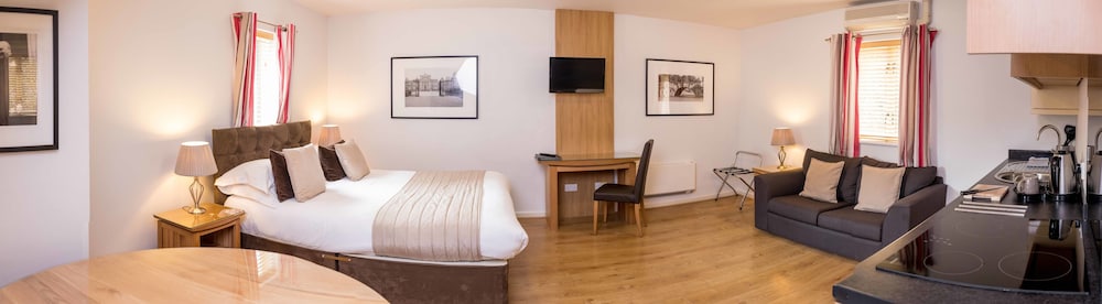 Churchill Court Hotel 30/59