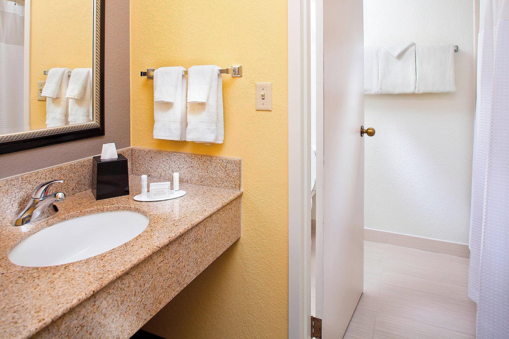 غرفة لذوي الإعاقة، Courtyard By Marriott Miami Airport West Doral 2/2