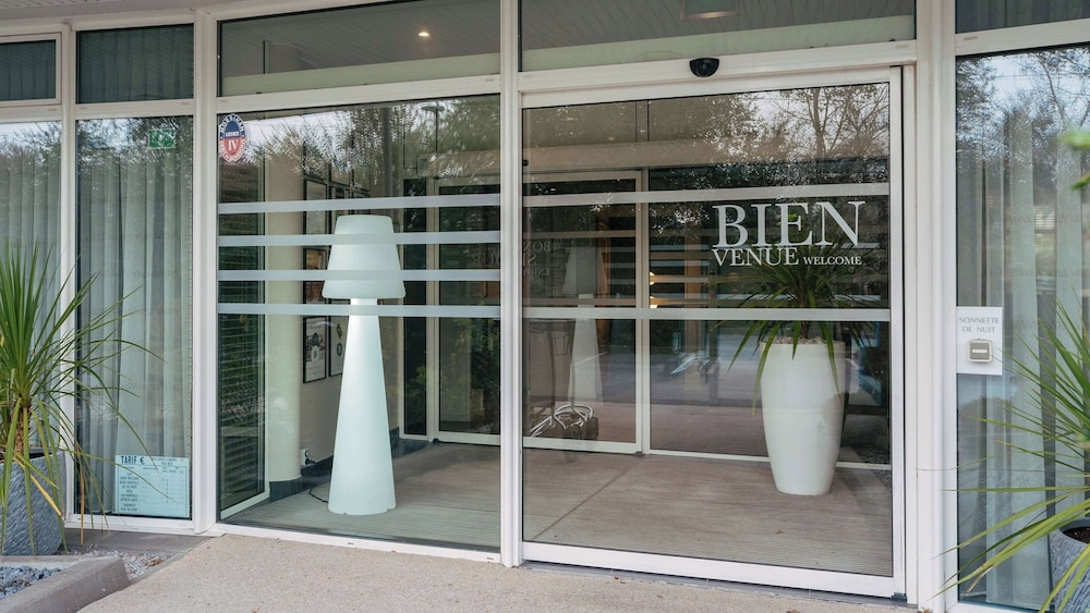 Kyriad Prestige Vannes Centre Palais Des Arts 2/66