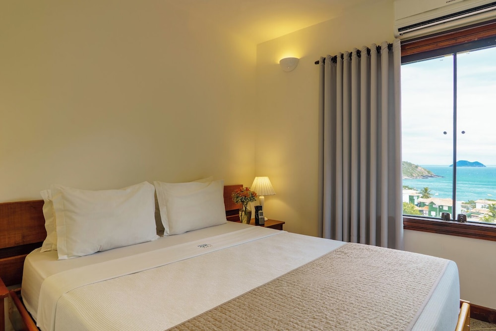STANDARD, SEA VIEW