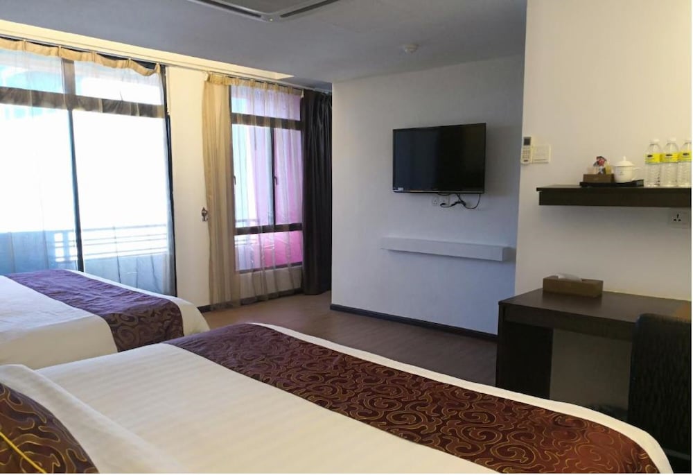 J SUITES HOTEL 29/47