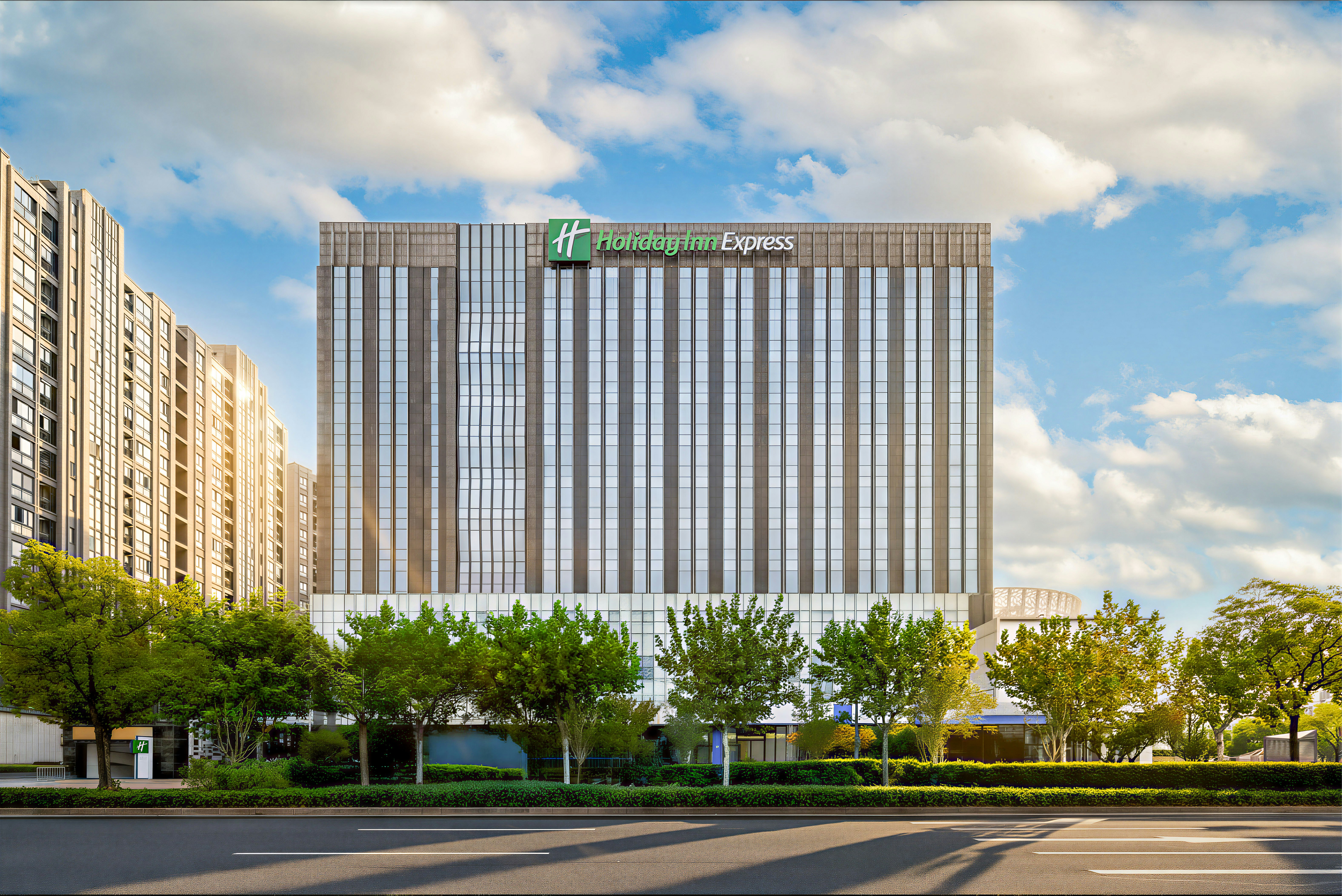 HOLIDAY INN EXPRESS SHANGHAI JINSHA 44/50