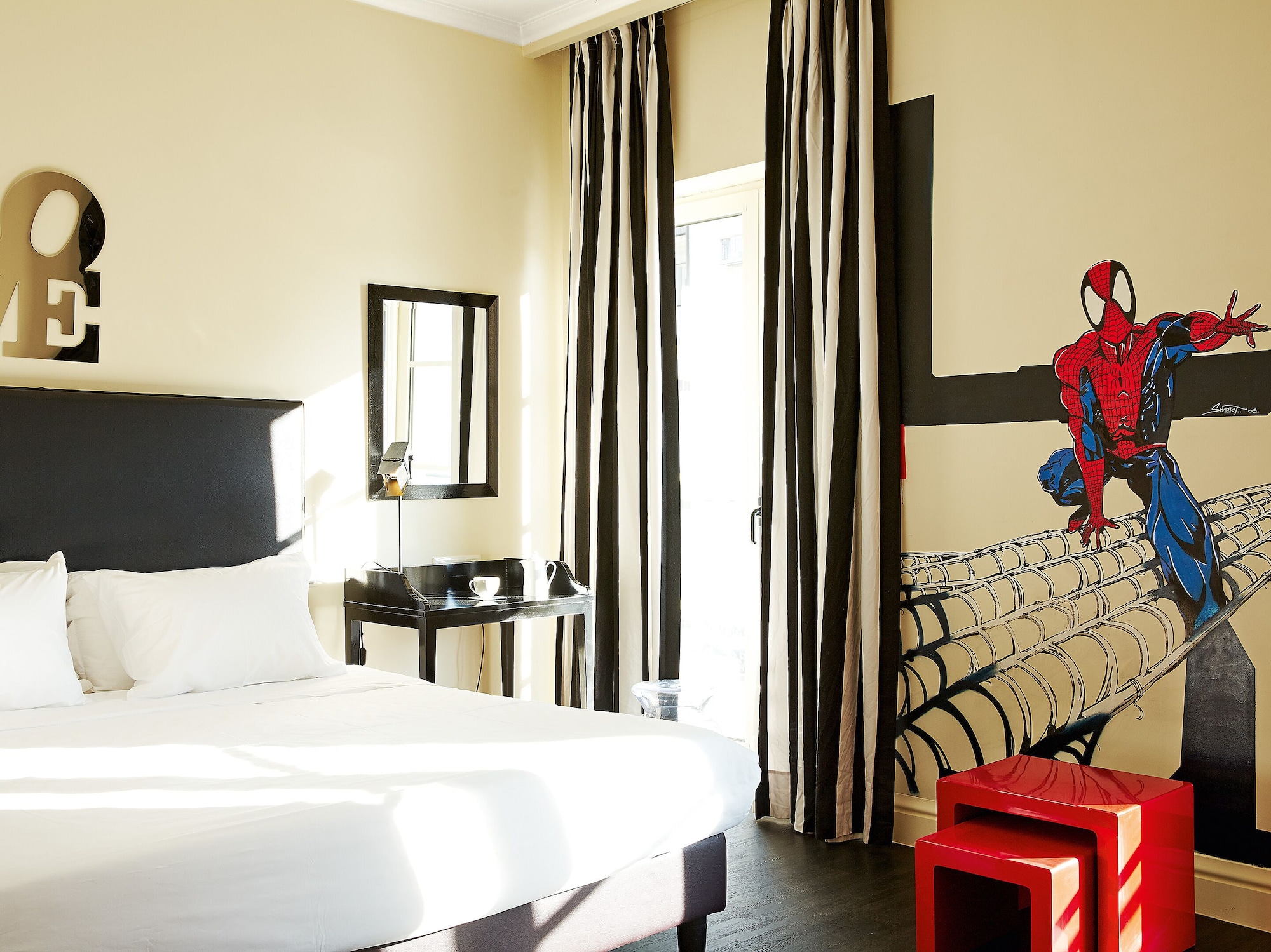 GRAFFITI, GUEST ROOM, PREMIUM