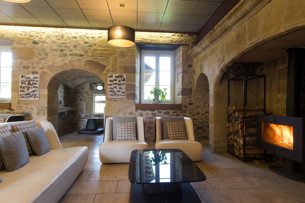 Chateau De La Falque 44/69