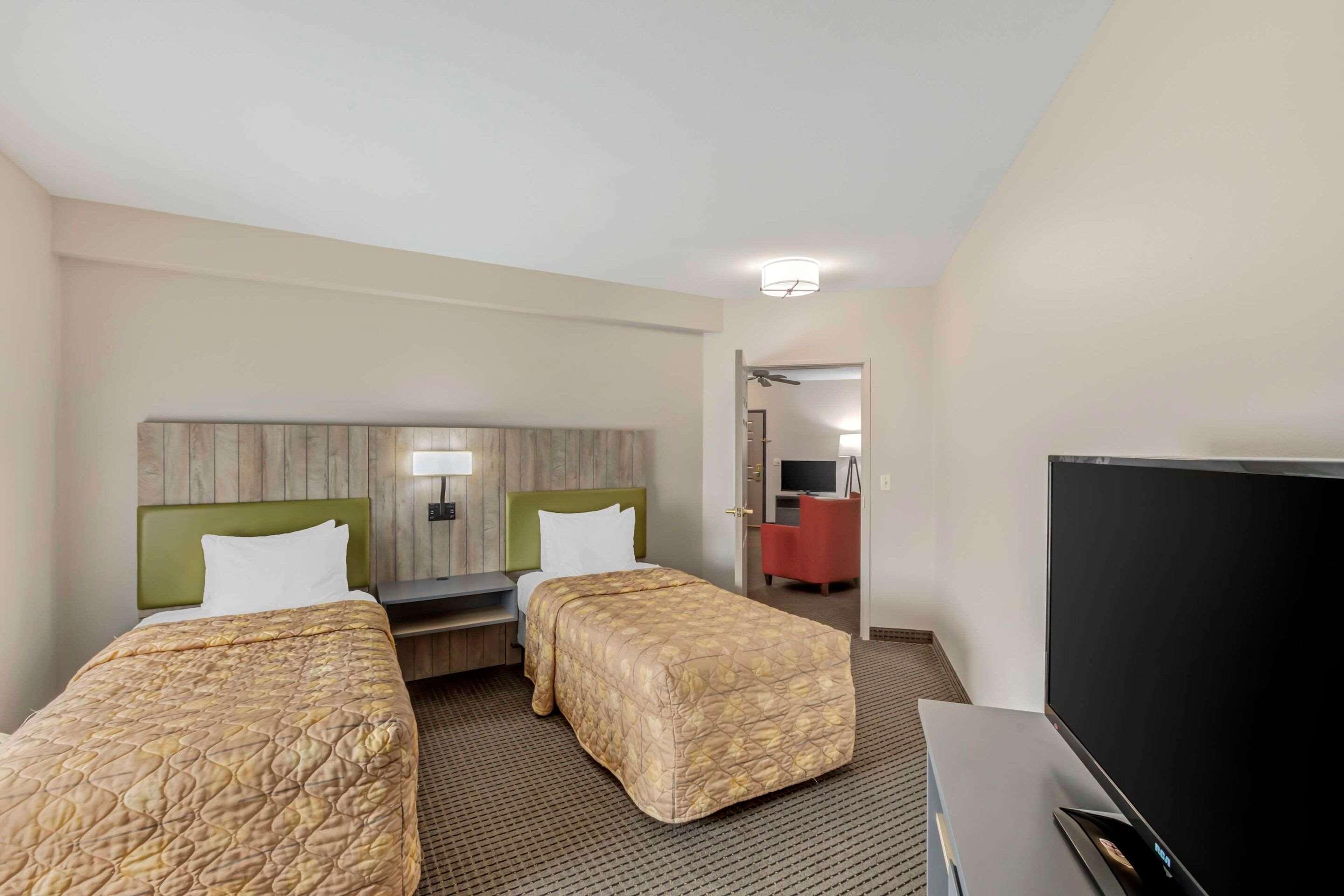 جناح بسرير كينج وسريرين منفصلين، Country Inn & Suites By Radisson, Elk Grove Village/Itasca 2/3