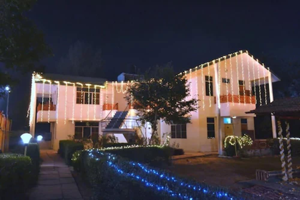 HOTEL SWARAJ RESORTS 6/73