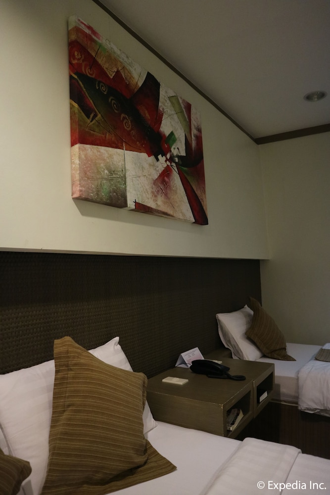 Magallanes Square Hotel 45/51