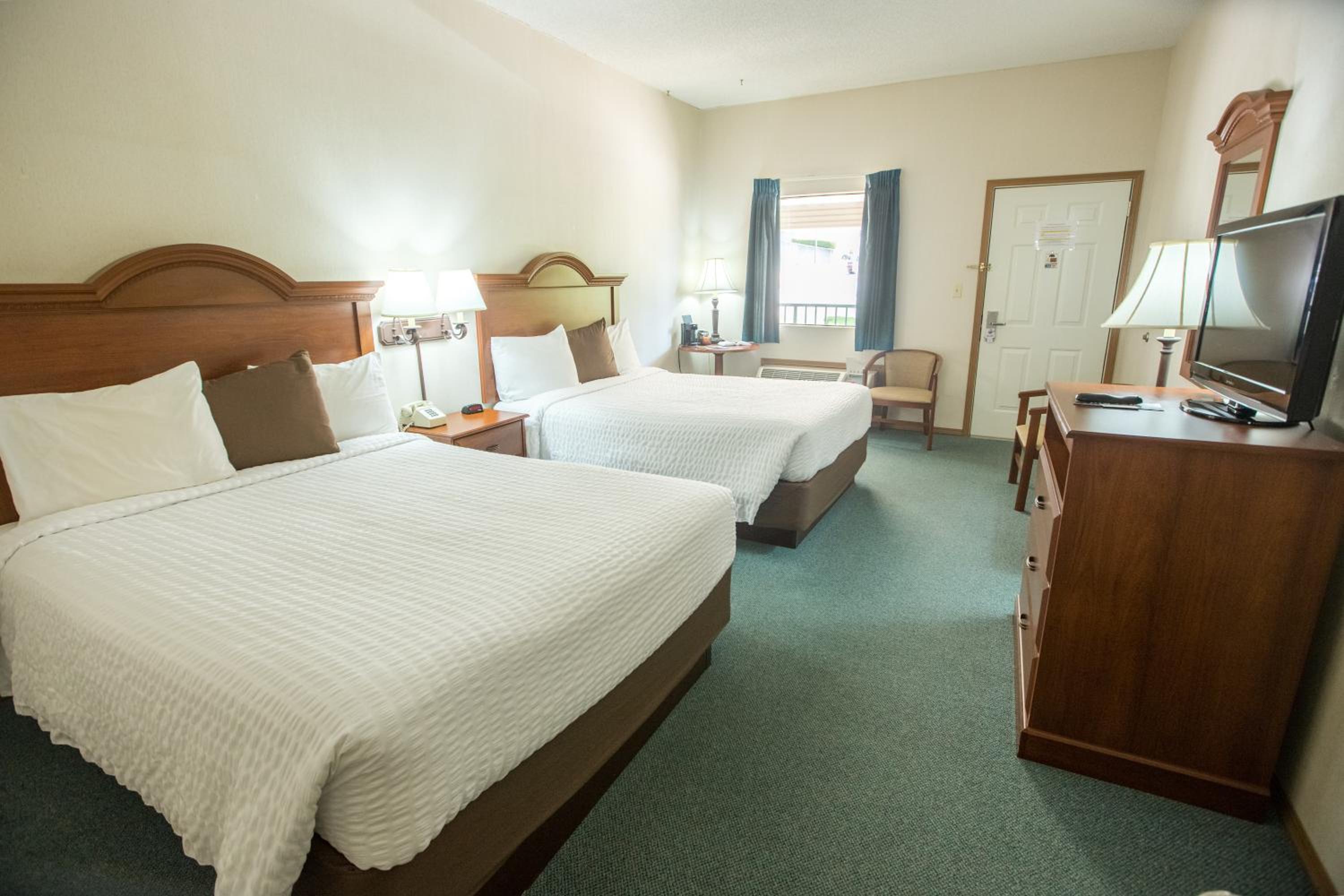 Deluxe, 2 Queen Beds, Stair View