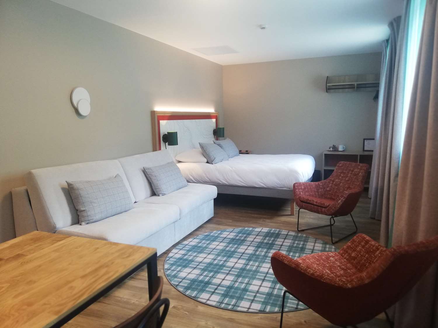 Court, Family, Apartment, Queen Bed, Sofa, Kitchenette