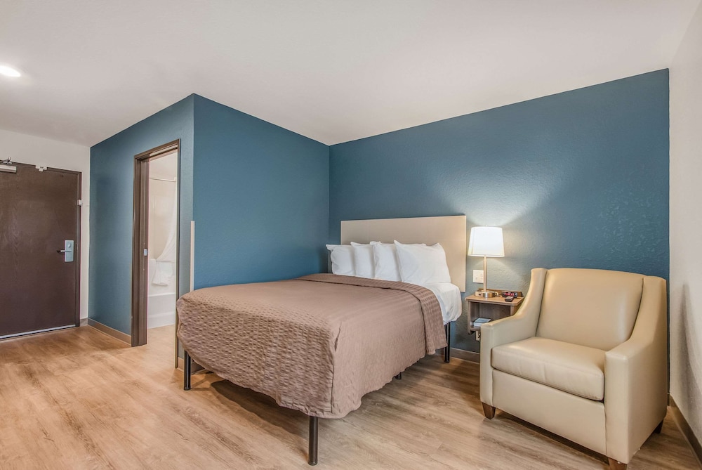 WoodSpring Suites Doral Miami Airport 9/51