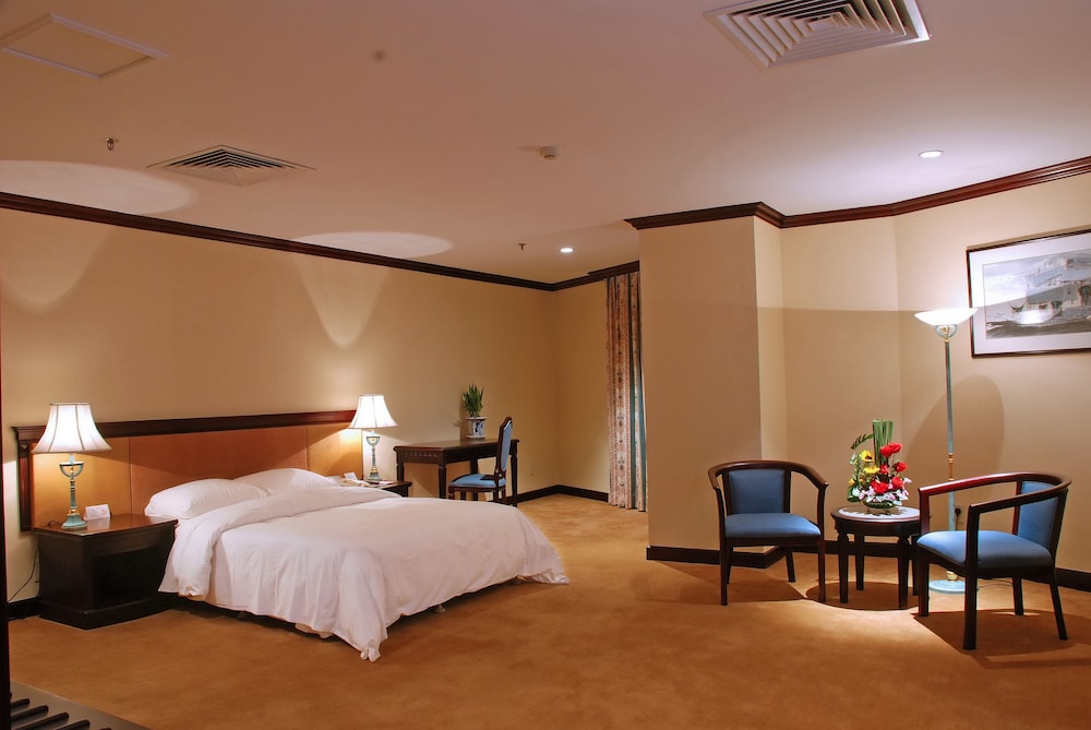 GUANGZHOU NEW CENTURY HOTEL 24/65