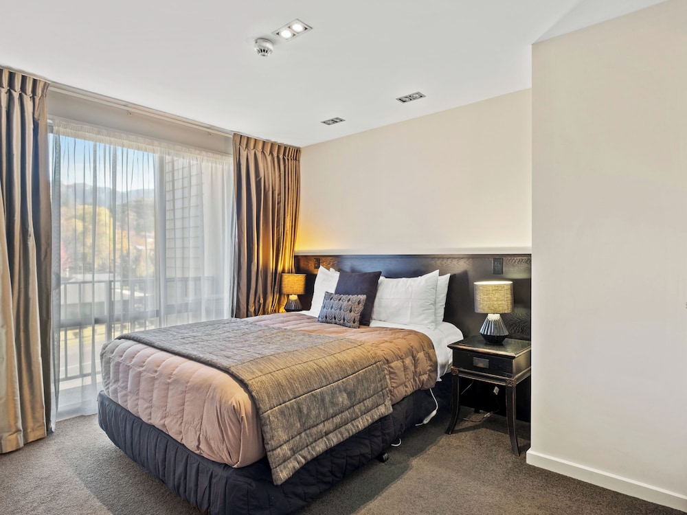 2 Bedrooms, Apartment, 1 Queen and 1 Single Bed, Sofa