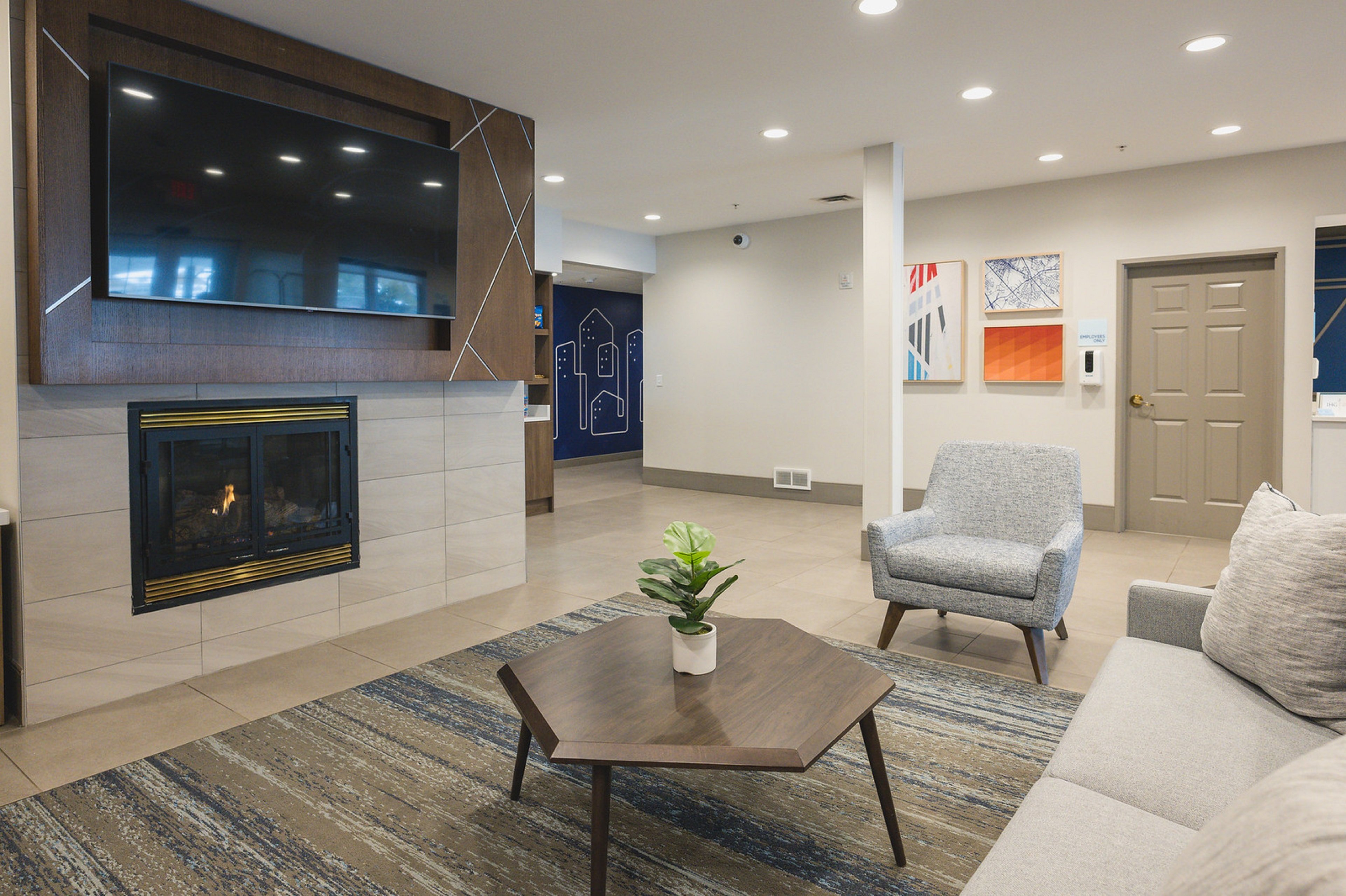Holiday Inn Express & Suites Marquette, an IHG Hotel 33/50