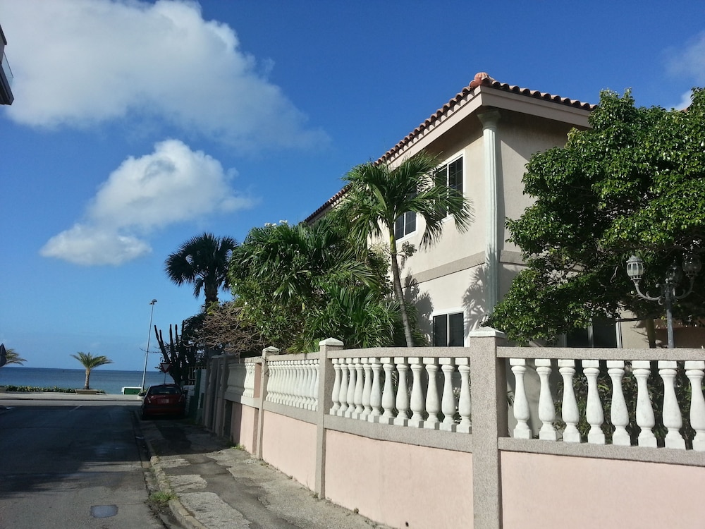 Le Chateau Ocean Villas 4/48