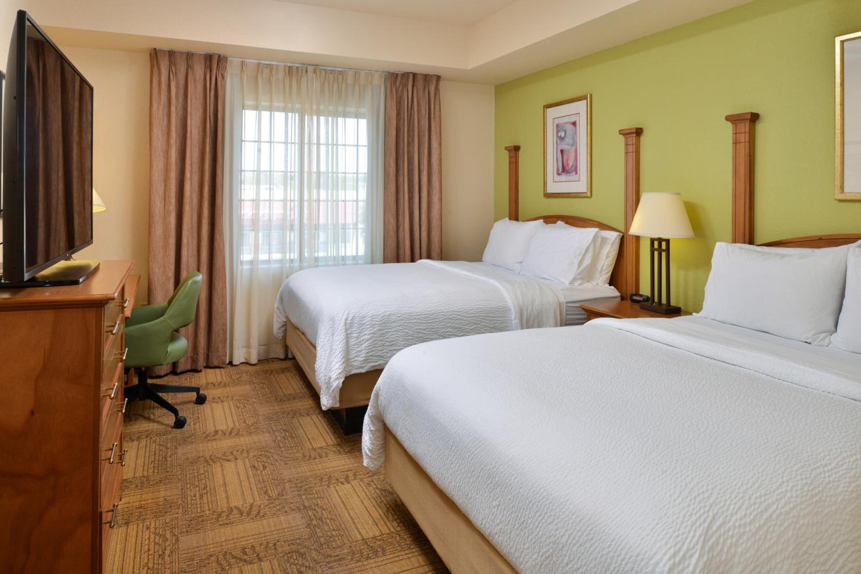 2 Bedrooms, Suite, King Bed