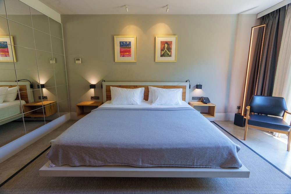 Sunshine, Suite, King Bed