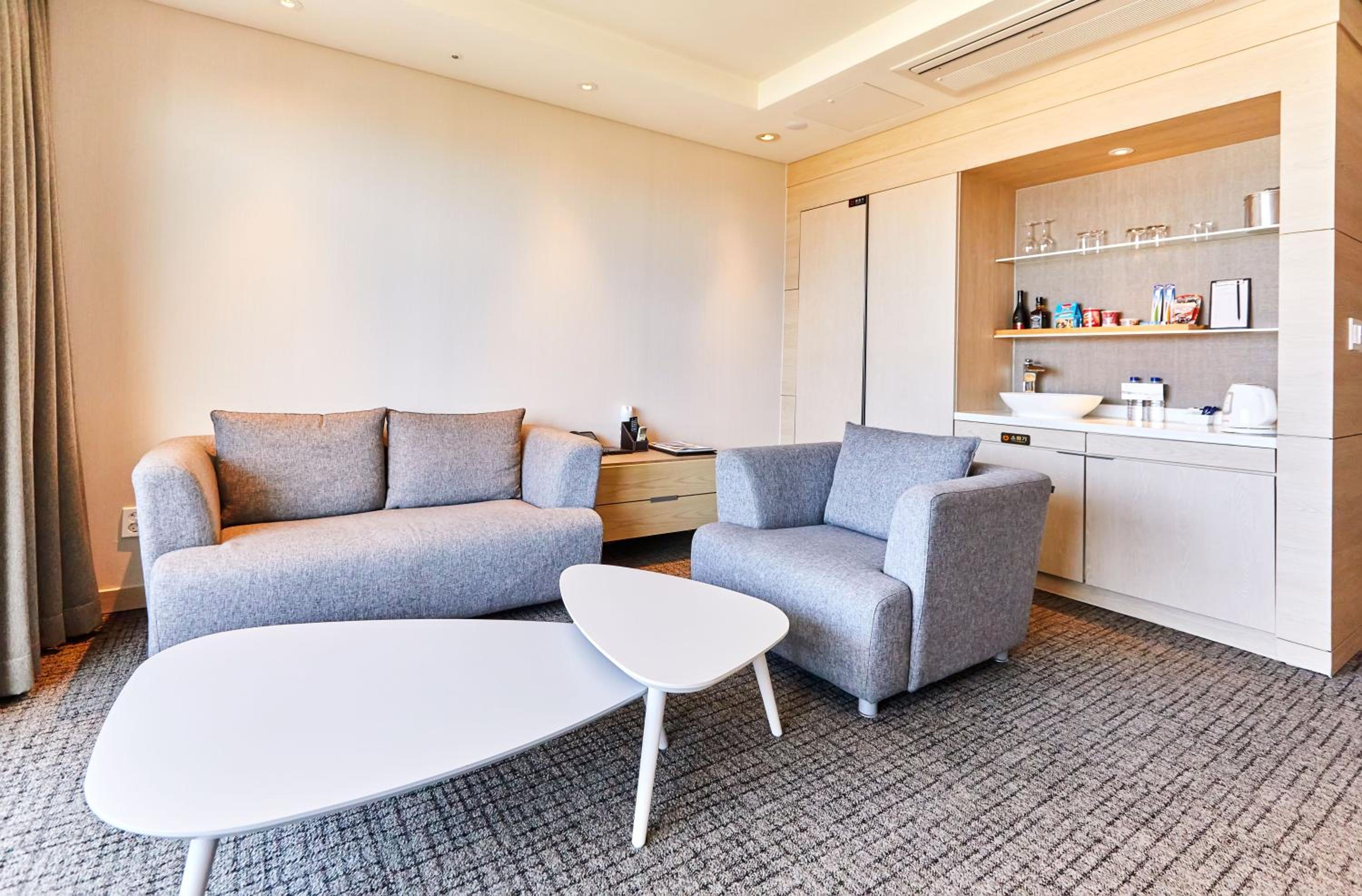Deluxe, Suite, Double Bed, No View