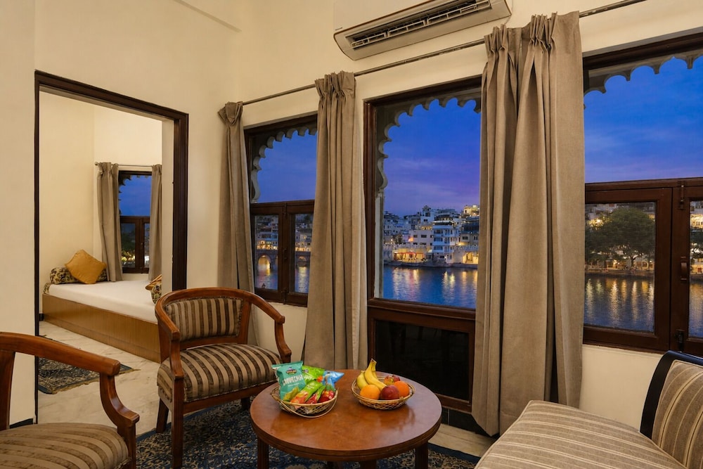 Hotel Sarovar 30/50